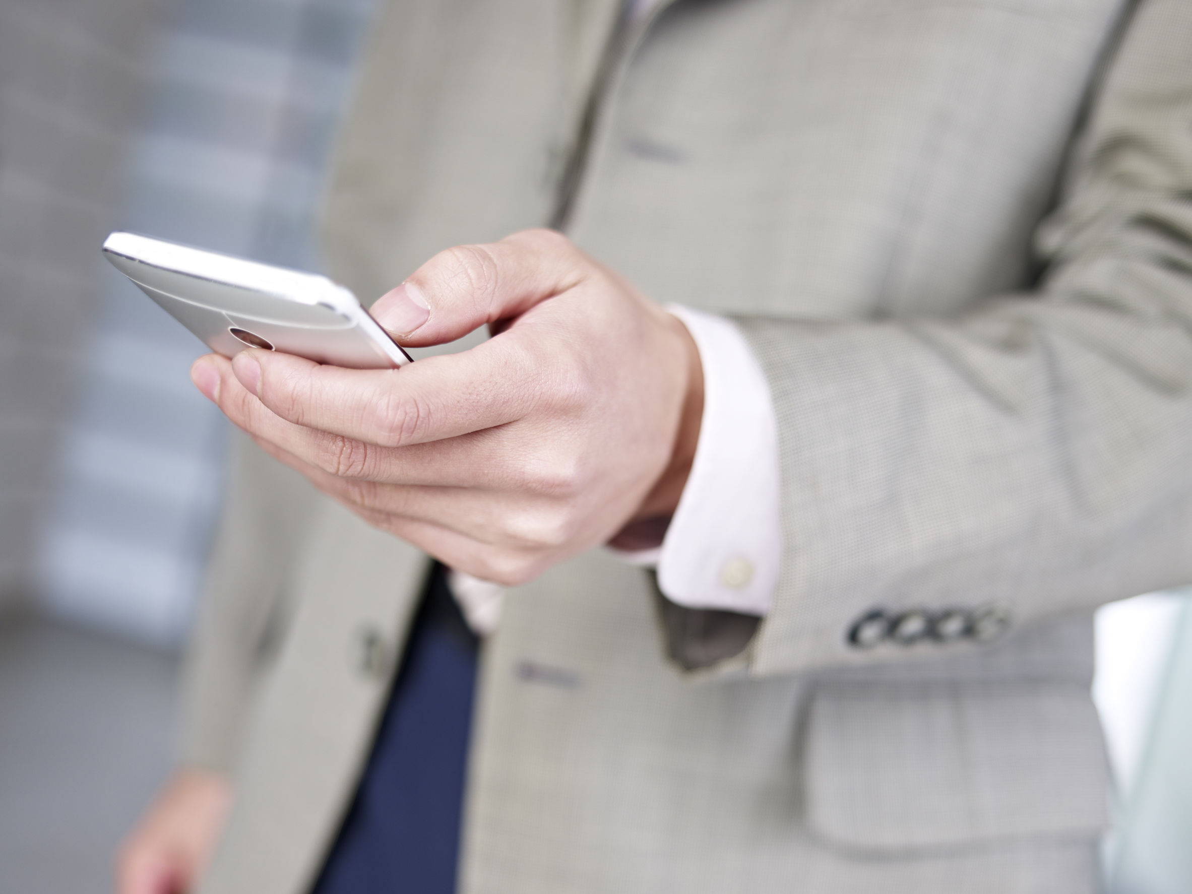 What are the Benefits of Enabling Texting Communication for HR